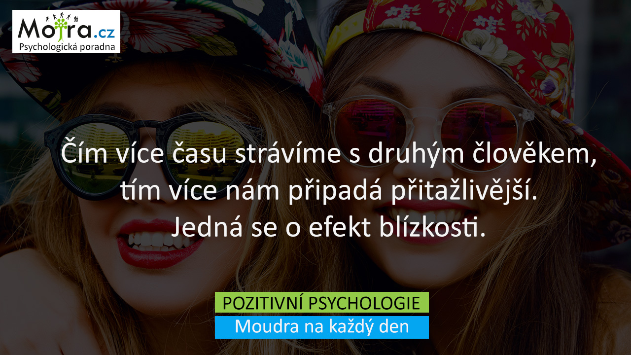 Čím více času strávíme s druhým člověkem, tím více nám připadá přitažlivější. Jedná se o efekt blízkosti.